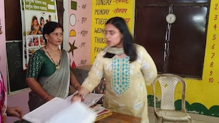 Mathura School Inspection: मथुरा में स्कूल निरीक्षण में खुली पोल! गंदगी पर भड़की CDO, प्रधानाध्यापक को लगाई फटकार Mathura News