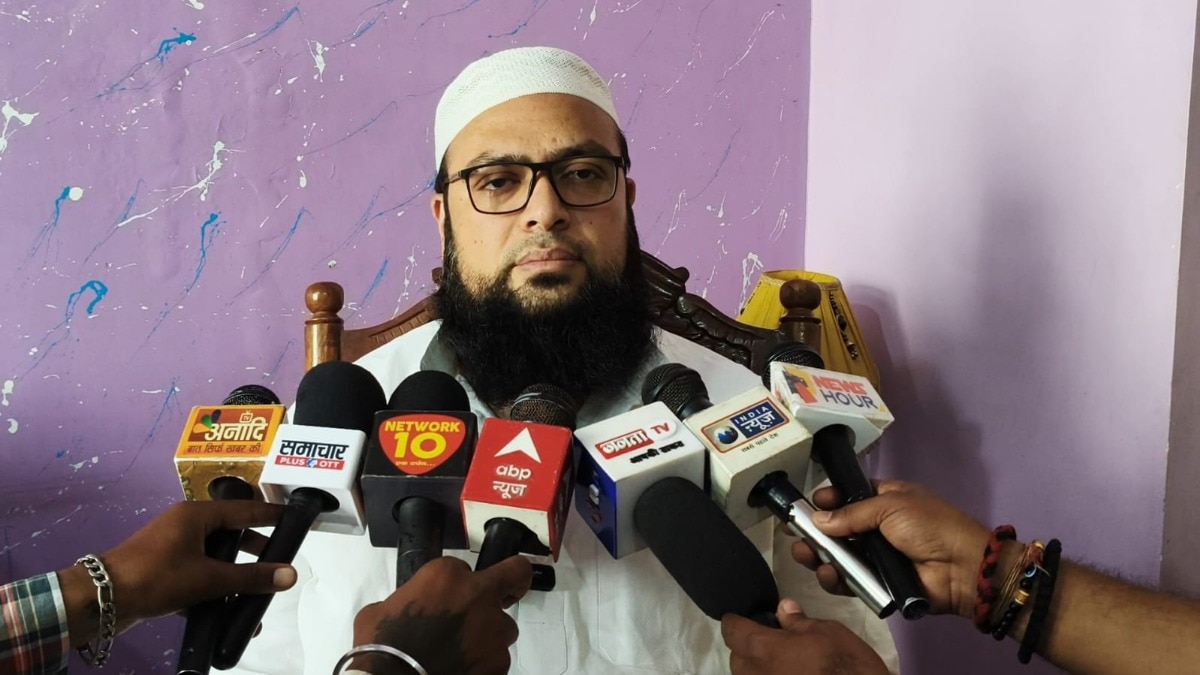  Deoband Smartphone Ban: देवबंद में स्मार्टफोन पर सख्ती: स्मार्टफोन से पढ़ाई होती है प्रभावित, पाबंदी का फैसला स्वागत योग्य – कारी इश्हाक गोरा