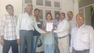 Sitapur Protest: सीतापुर में आजाद अधिकार सेना का प्रदर्शन: शिक्षा-स्वास्थ्य पर बढ़े खर्च और शहीद चन्द्र भाल मिश्र की जन्मस्थली पर स्मारक निर्माण की मांग UP Tak