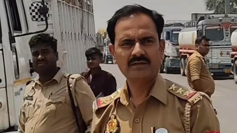 बाराबंकी में बड़े स्तर पर थाना प्रभारियों का फेरबदल, कई निरीक्षक हुए इधर-उधर Barabanki News, Barabanki, Barabanki news, Barabanki viral news, Barabanki police, बाराबंकी, बाराबंकी न्यूज, बाराबंकी पुलिस