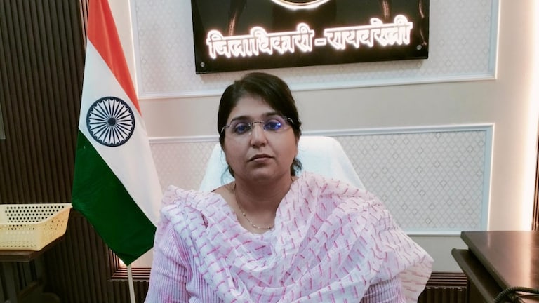 Raebareli DM News: रायबरेली में 'लेडी सिंघम' की एंट्री: डीएम सरनीत कौर ब्रोका ने संभाली कमान, बोलीं- जनता की संतुष्टि ही मेरा असली रिपोर्ट कार्ड Raebareli News