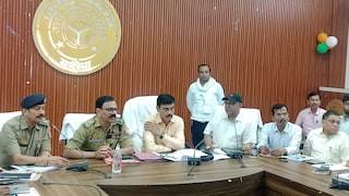 बलिया में होमगार्ड भर्ती परीक्षा की तैयारियां तेज, डीएम-एसपी ने अधिकारियों संग की समीक्षा बैठक; 15 केंद्रों पर 38 हजार अभ्यर्थी होंगे शामिल Ballia Homeguard Exam 2026