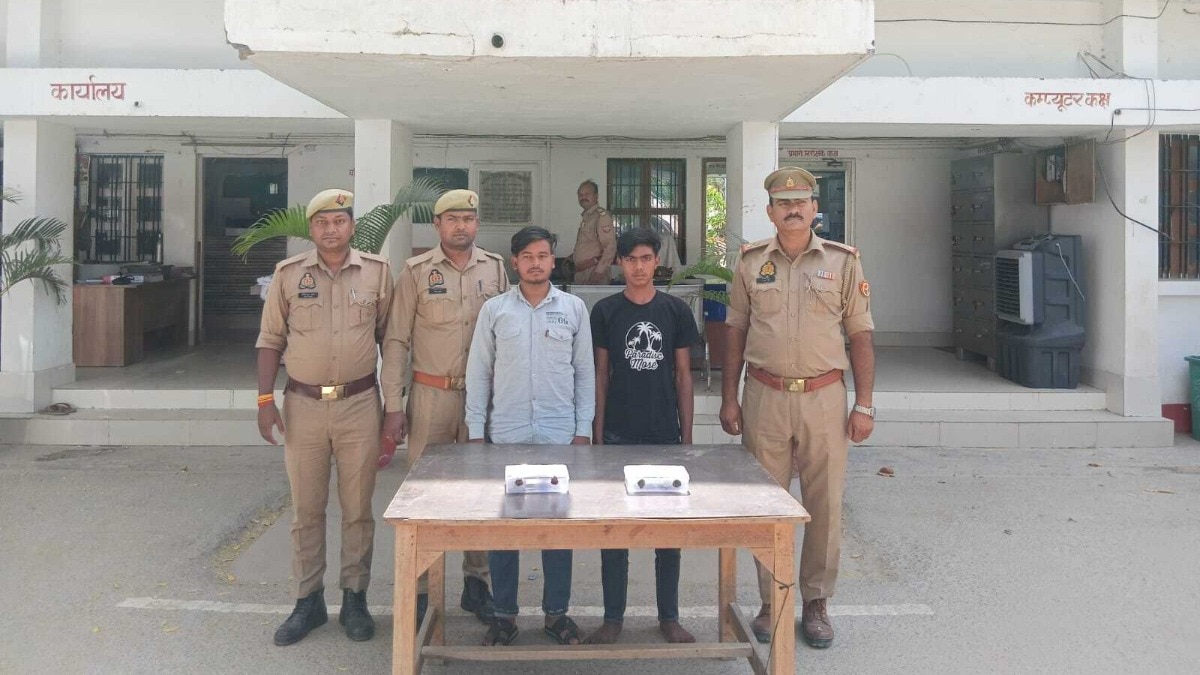 बाराबंकी में चोरी की वारदात का खुलासा, घर से नकदी व जेवरात उड़ाने वाले दो शातिर आरोपी गिरफ्तार; चोरी के आभूषण बरामद