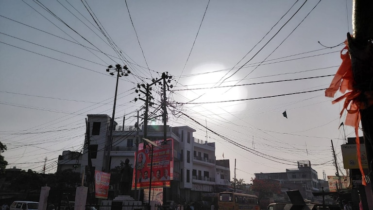 Ballia Fire Alert: तपती गर्मी में बढ़ा आग का खतरा, बलिया प्रशासन ने जारी की एडवाइजरी, जानिए कैसे रखें खुद को सुरक्षित Ballia News