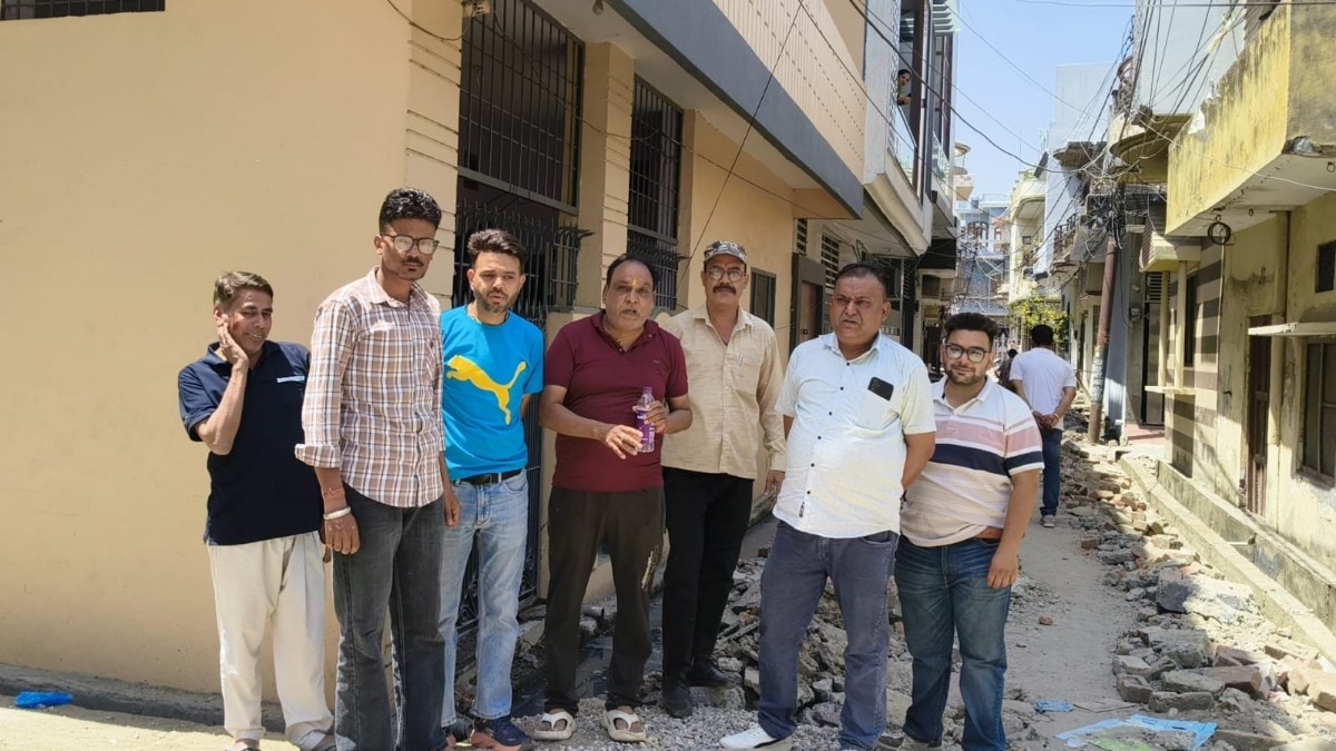 सहारनपुर में घटिया निर्माण पर बवाल, लोगों ने ठेकेदार के खिलाफ खोला मोर्चा, 70 लाख के काम पर उठे सवाल