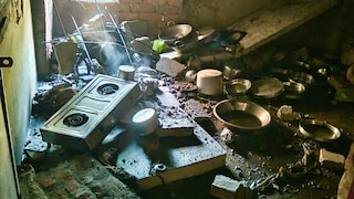 Raebareli Accident News: रायबरेली के घीसीगढ़ में गैस सिलेंडर फटा, धमाके से दहल उठा गांव; मलबे के बीच सुरक्षित मिले दंपती Raebareli News