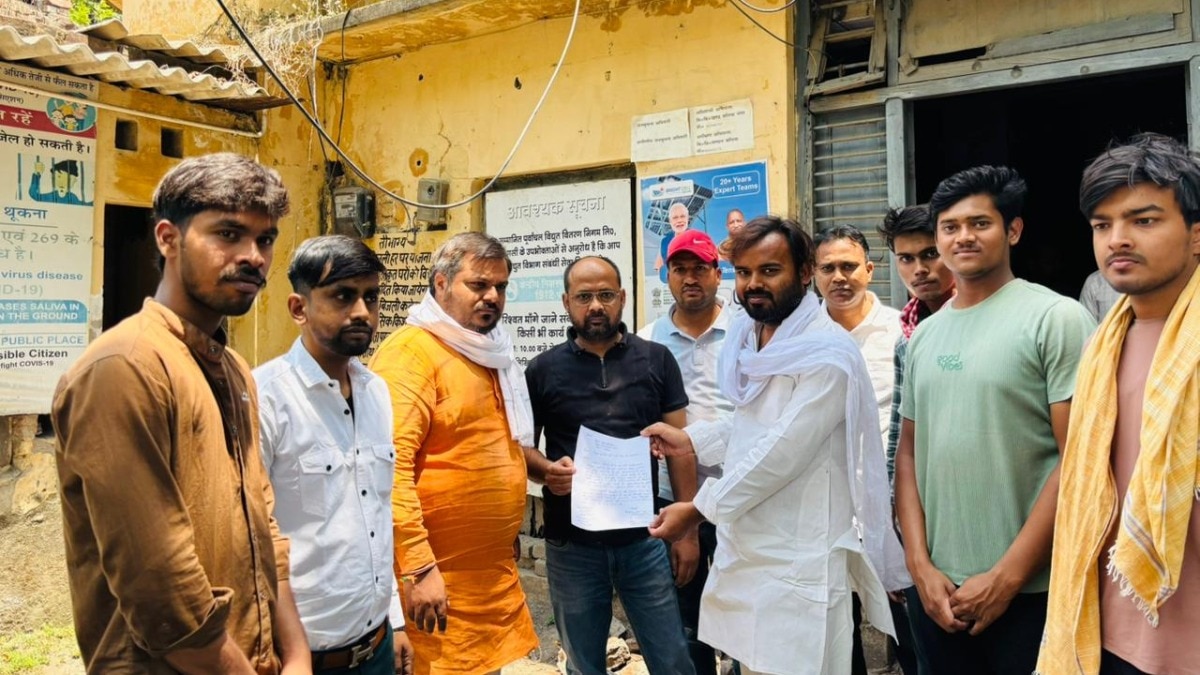 बिजली चाहिए स्मार्ट मीटर नहीं, भीषण गर्मी में बलियावासियों का फूटा गुस्सा, विभाग को दिया अल्टीमेटम