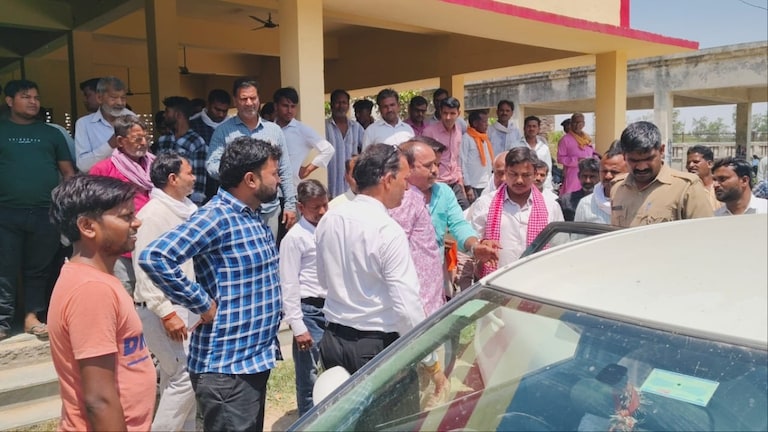 अमेठी: तिलोई तहसील में अधिवक्ताओं के गुटों में हिंसक झड़प, जमकर चले लात-घूंसे Amethi News