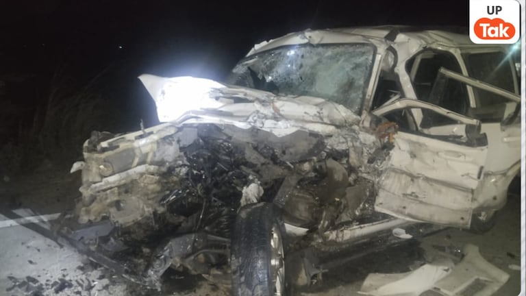 मऊ सड़क हादसे में स्कॉर्पियो के उड़े परखच्चे, जोरदार टक्कर में मां-बेटे और पिता समेत 5 की मौत Mau Accident