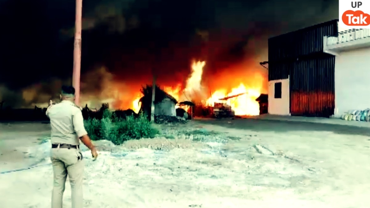 हापुड़ में झुग्गी बस्ती में लगी भीषण आग फैक्ट्रियों तक पहुंची… अभी तक क्या-क्या पता चला?