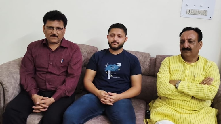 Iran-Israel War Video Controversy ईरान-इजरायल युद्ध के बीच पोस्ट किया वीडियो, दुबई में सहारनपुर का युवक गिरफ्तार, अब सकुशल वापसी Saharanpur, Saharanpur news, priyam sharma dubai arrest, dubai police arrest indian student