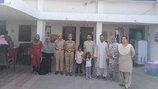 Saharanpur Police News: सहारनपुर पुलिस का सराहनीय काम, बिछड़ी दो मासूम बच्चियों को परिवार से मिलाया Saharanpur News