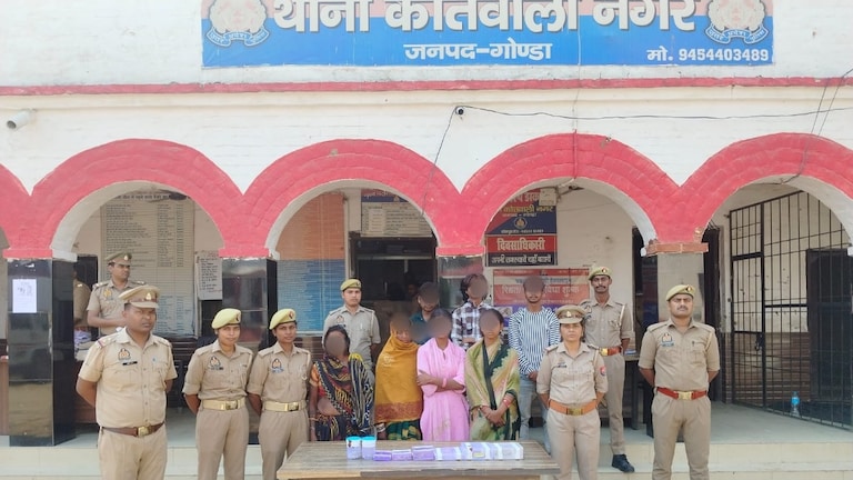 Gonda Jewellery Theft Case: गोंडा में महिलाओं से जेवर चोरी करने वाला शातिर गिरोह पकड़ा गया, 7 आरोपी गिरफ्तार Gonda Police