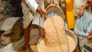 Bareilly Ration Scam Crackdown: राशन घोटाले पर सख्ती.. ई-वेइंग मशीनों की जांच शुरू, कोटेदारों में मचा हड़कंप Bareilly News
