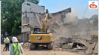 समाजवादी पार्टी के DDU नगर वाले दफ्तर पर चला बुलडोजर, PWD ने मस्जिदों के अवैध हिस्से पर भी लिया बड़ा एक्शन Bulldozer Action in Chandauli