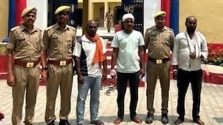 Ballia Attack Case: बलिया में सगे भाइयों का खूनी खेल, जानलेवा हमले के तीन आरोपी गिरफ्तार; एक नाबालिक भी पुलिस कस्टडी में BALLIA NEWS