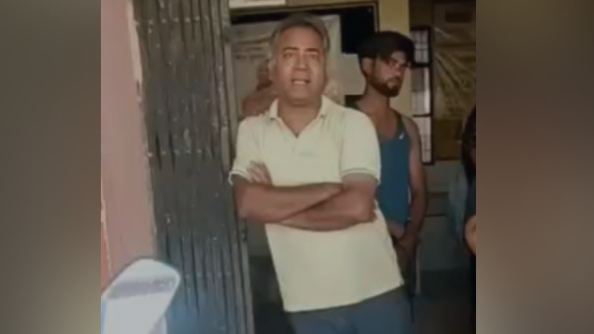 'डीएम-सीएम से नहीं डरते…' हाथरस के सरकारी डॉक्टर ने गुस्से में कह दी बड़ी बात, VIDEO वायरल होते ही मचा बवाल