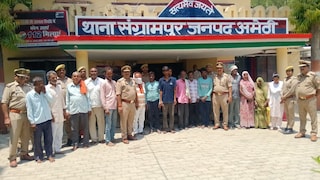 Amethi News: अमेठी में पुलिस का ताबड़तोड़ एक्शन, एक ही रात में 16 वारंटी गिरफ्तार, गांव-गांव दबिश से मचा हड़कंप Amethi Police Raid