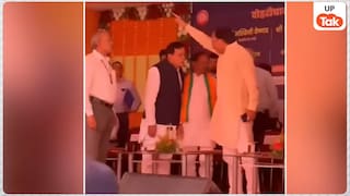 एक मंच पर आमने-सामने आए मंत्री एके शर्मा और सपा सांसद राजीव राय, कार्यकर्ताओं ने काटा जमकर बावल AK Sharma vs Rajiv Rai Dispute