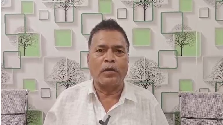 Ballia Job Scam: बलिया में नौकरी के नाम पर लाखों की ठगी, मंत्रियों के साथ फोटो दिखाकर जालसाज ने ऐंठे पैसे, अब दे रहा जान से मारने की धमकी Ballia Job Fraud Case
