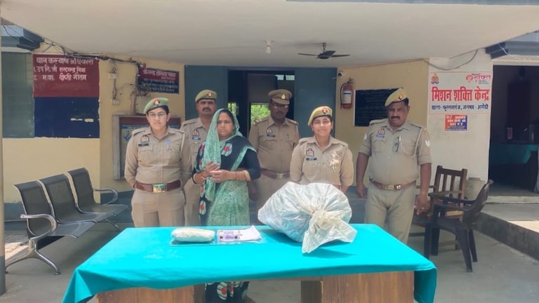 Amethi News: अमेठी में ‘नशा मुक्त अभियान’ की बड़ी कामयाबी, 6 लाख का गांजा लेकर महिला गिरफ्तार Amethi Police