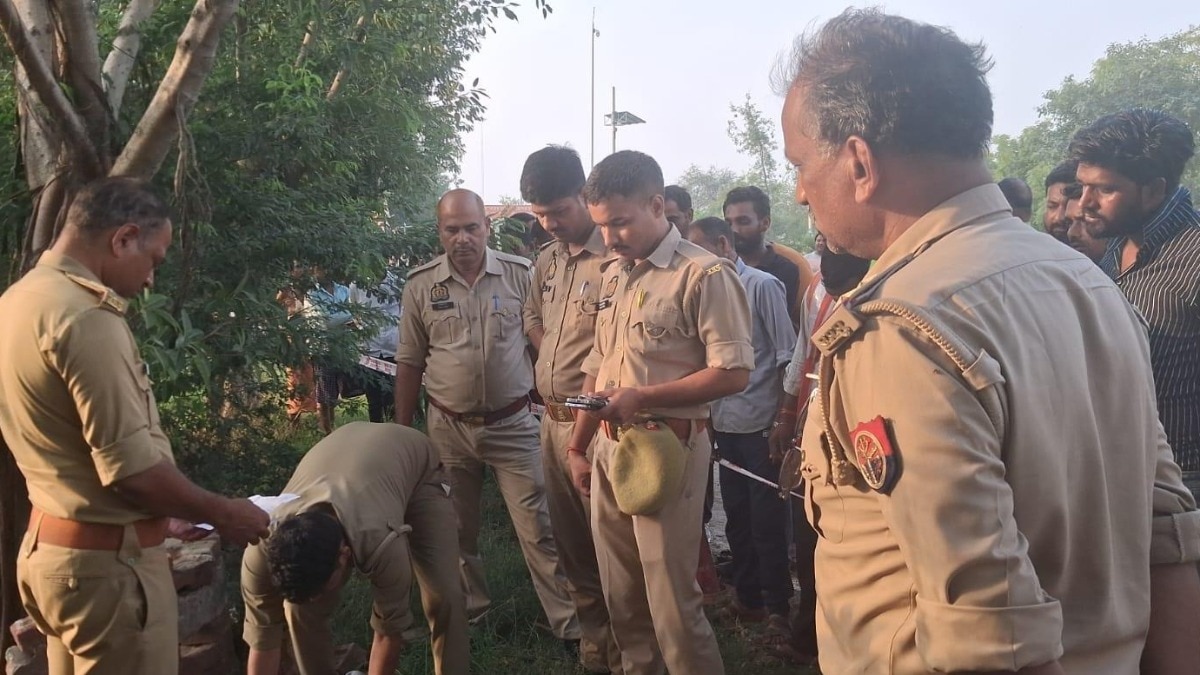 Raebareli Crime News: LED तार से पेड़ पर लटका मिला युवक का शव, रायबरेली हाईवे पर मर्डर या सुसाइड