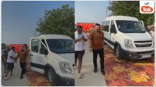 सांसद करण भूषण सिंह का बदला अंदाज, लग्जरी काफिले की जगह मिनी बस चलाते आए नजर Karan Bhushan Singh, Kaiserganj MP, Gonda News, BJP MP, Brij Bhushan Singh, Mini Bus Journey, Narendra Modi Appeal, Uttar Pradesh Politics
