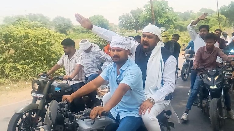 Rahul Gandhi Amethi Visit: राहुल गांधी के स्वागत में अमेठी में उमड़ा जनसैलाब, हजारों कार्यकर्ताओं ने निकाली भव्य बाइक रैली Rahul Gandhi in Amethi