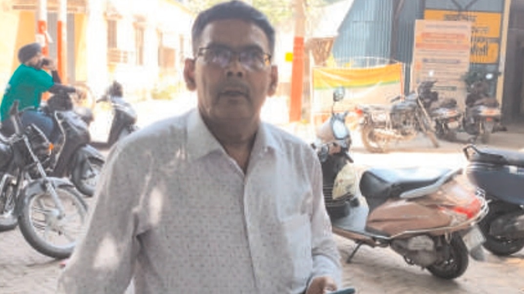 Bareilly News: बरेली में बिजली कनेक्शन कटवाना बना मुसीबत, विभाग के चक्कर लगा रहे पिता की मौत, अब बेटा लगा रहा चक्कर 