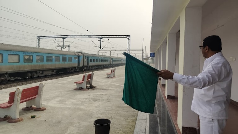 Railway Update Barabanki: यात्रियों के लिए बड़ी खुशखबरी, 6 साल बाद फिर पटरी पर लौटेगी नकहा-डालीगंज पैसेंजर ट्रेन, 26 मई से संचालन की तैयारी Barabanki Railway News