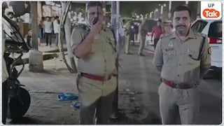 'ACP सदर कहां हैं, हम यहां खड़ें हैं, कॉमन सेंस....', बीच सड़क पर आगरा पुलिस कमिश्नर दीपक कुमार ने दूसरे अधिकारी की जमकर लगा दी क्लास! Agra traffic jam, encroachment removal drive, Police Commissioner Deepak Kumar, Madhunagar Chowk inspection, traffic management, illegal parking action, e-rickshaw violation, Rambagh Chowk campaign