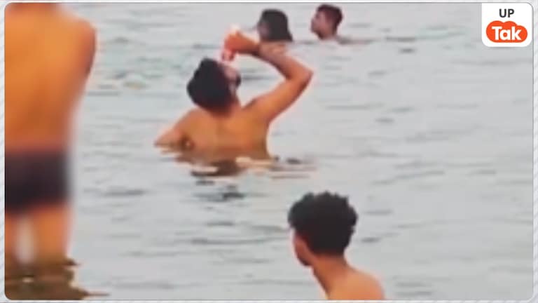 वाराणसी में गंगा नदी में बियर पीते इस लड़के का वीडियो वायरल होते ही मचा बवाल, अब होगा तगड़ा एक्शन picture Beer in Ganga video viral