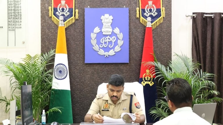 Amethi News: अमेठी में बड़ा पुलिस फेरबदल: 32 पुलिसकर्मियों को अचानक पुलिस लाइन भेजा गया Amethi Transfer News