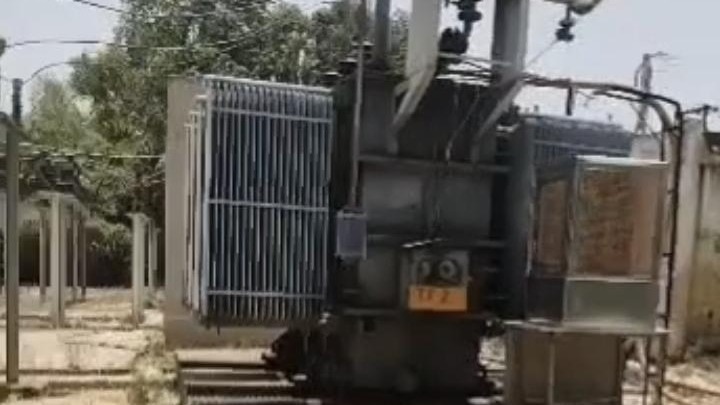 Raebareli Heatwave: रायबरेली में ट्रांसफॉर्मर को लगी गर्मी, बिजली विभाग ने सामने लगा दिए कूलर, सोशल मीडिया पर वायरल हुआ जुगाड़