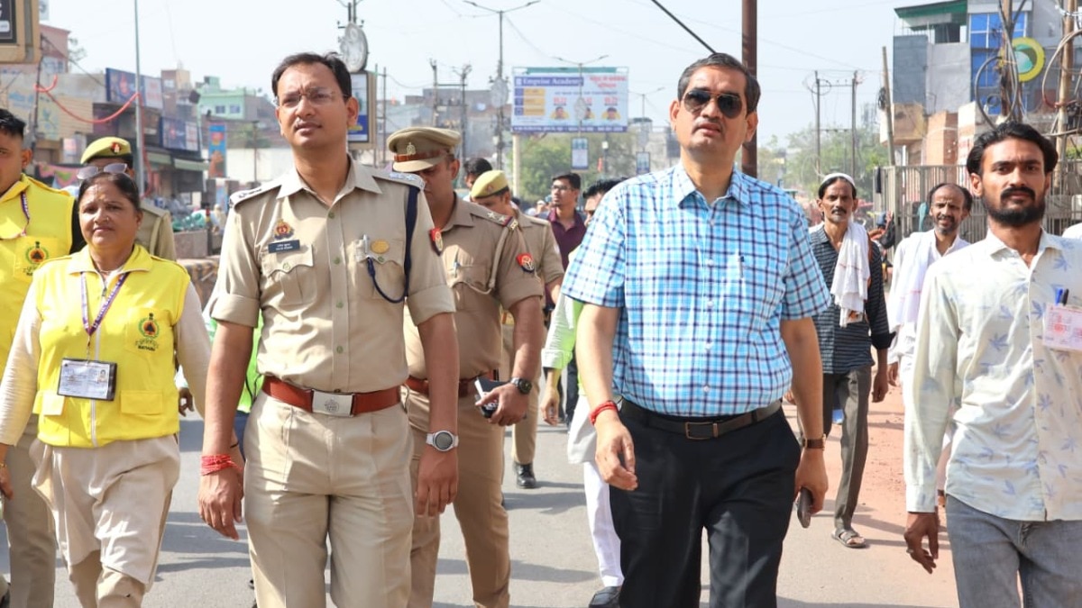 Mathura News:  बकरीद पर अलर्ट मोड में दिखा प्रशासन, डीएम-एसएसपी ने शाही ईदगाह का किया निरीक्षण
