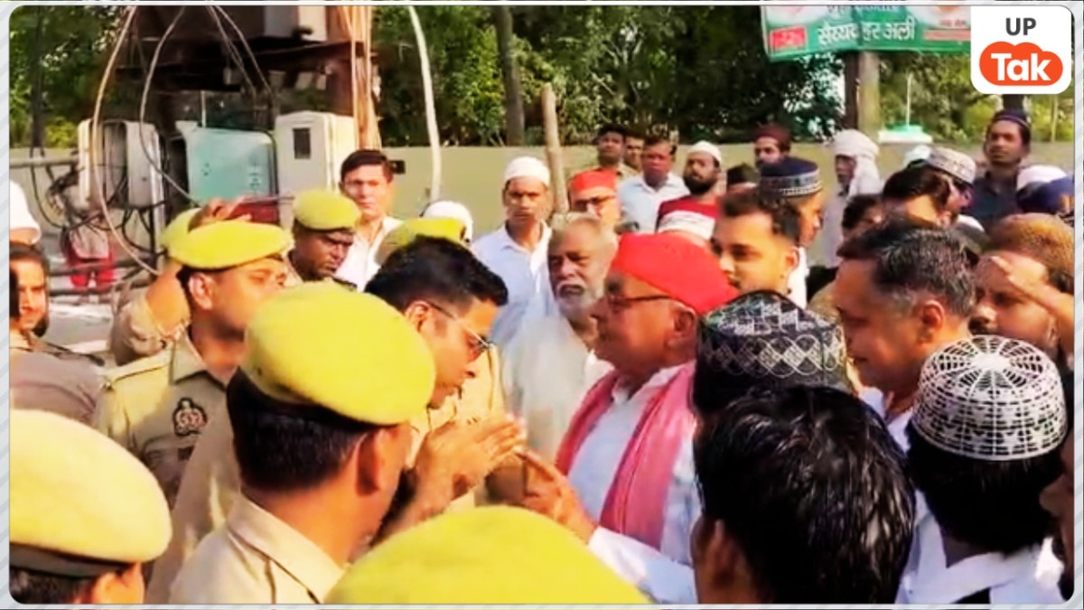बुलंदशहर में नमाज पढ़ने से रोकने का आरोप लगाकर CO विकास चौहान से भिड़े पूर्व MLA चौधरी होशियार सिंह, हंगामे के बीच पुलिस अधिकारी को जोड़ने पड़े हाथ!