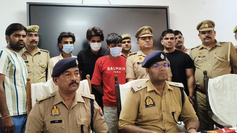 Saharanpur robbery news: दिल्ली-देहरादून एक्सप्रेसवे पर लूट का खुलासा, सहारनपुर पुलिस ने 3 शातिर बदमाश दबोचे, बाइक- मोबाइल बरामद Saharanpur Crime News
