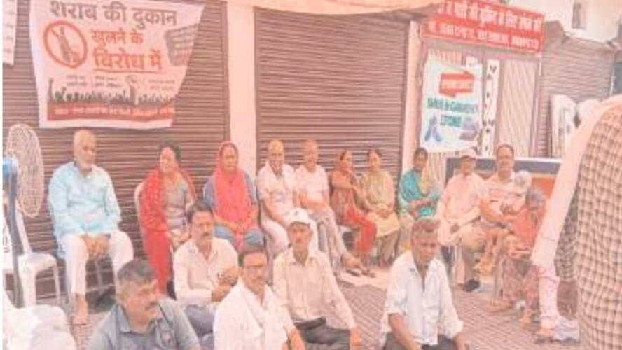 Bareilly Liquor Shop Protest
