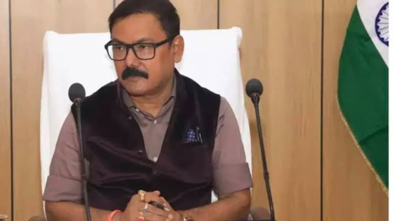 Bareilly Power Crisis: डीएम का सख्त निर्देश, लोकल फाल्ट ठीक करने में न हो लापरवाही Bareilly DM on Power Cut