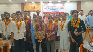 Gonda Education News: गोण्डा के 14 मेधावियों का हुआ सम्मान, जनप्रतिनिधियों और अधिकारियों ने बढ़ाया उत्साह Gonda Meritorious Students Honoured