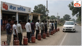 मुजफ्फरनगर में LPG सिलेंडर लेने के लिए लाइन में लगे लोगों को तेज रफ्तार कार ने कुचला, हादसे में 1 की मौत कई लोग हुए घायल, मौके पर मची-चीख पुकार Muzaffarnagar Road Accident