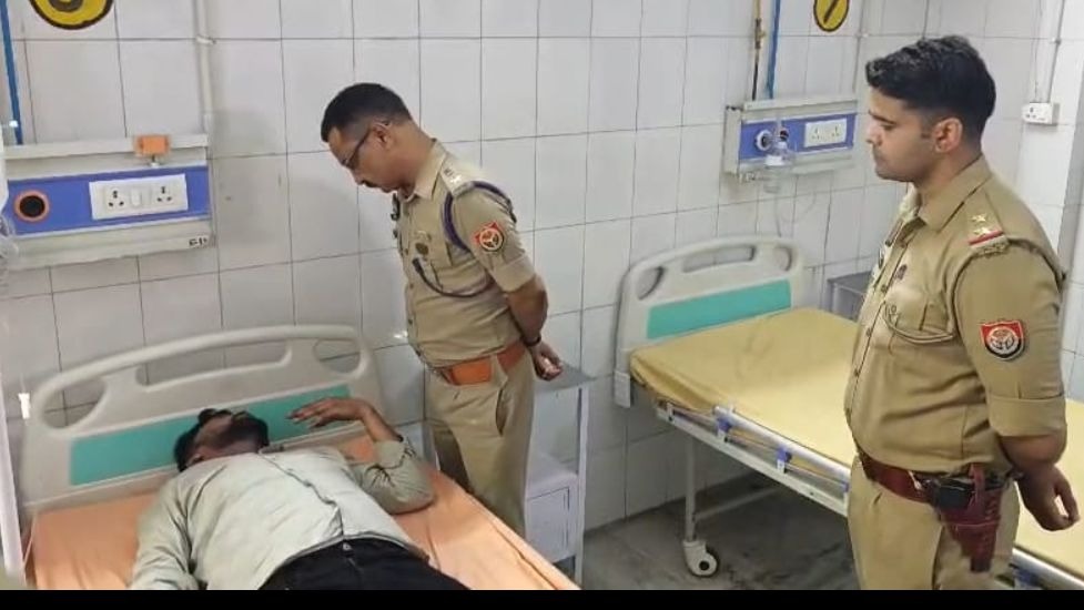 Moradabad Crime News: मुरादाबाद में पुलिस मुठभेड़ के बाद पार्श्वनाथ प्लाजा फायरिंग का मुख्य आरोपी गिरफ्तार