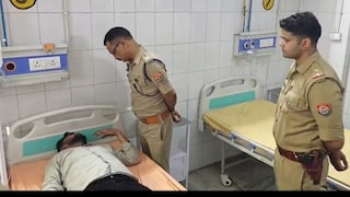 Moradabad Crime News: मुरादाबाद में पुलिस मुठभेड़ के बाद पार्श्वनाथ प्लाजा फायरिंग का मुख्य आरोपी गिरफ्तार Moradabad Encounter News
