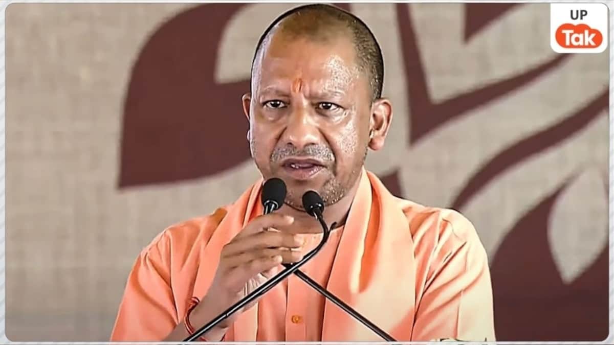 यूपी के 18 शहरों को तोहफा देगी योगी सरकार, आगरा से वाराणसी तक लोगों को मिलेगी सहूलियत उत्तर प्रदेश के मुख्यमंत्री योगी आदित्यनाथ cm yogi given direction to agriculture department officer said farmers must get all government schemes benefits