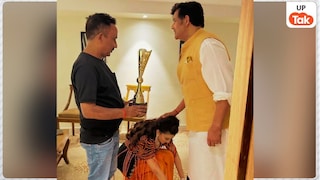 अक्षय कुमार के साथ सुपरहिट गाना वायरल होते ही अक्षरा सिंह को पहली बार मिला ये अवार्ड, इमोशनल होकर एक्ट्रेस ने रवि किशन के छू लिए पैर UP Tak