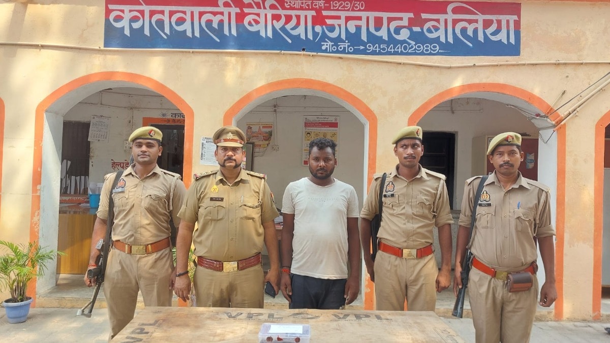 Ballia Crime News: 25 हजार का इनामी गो-तस्कर गिरफ्तार, गोरखपुर से आजमगढ़ तक फैला था नेटवर्क, बलिया पुलिस ने तमंचे समेत दबोचा Ballia News