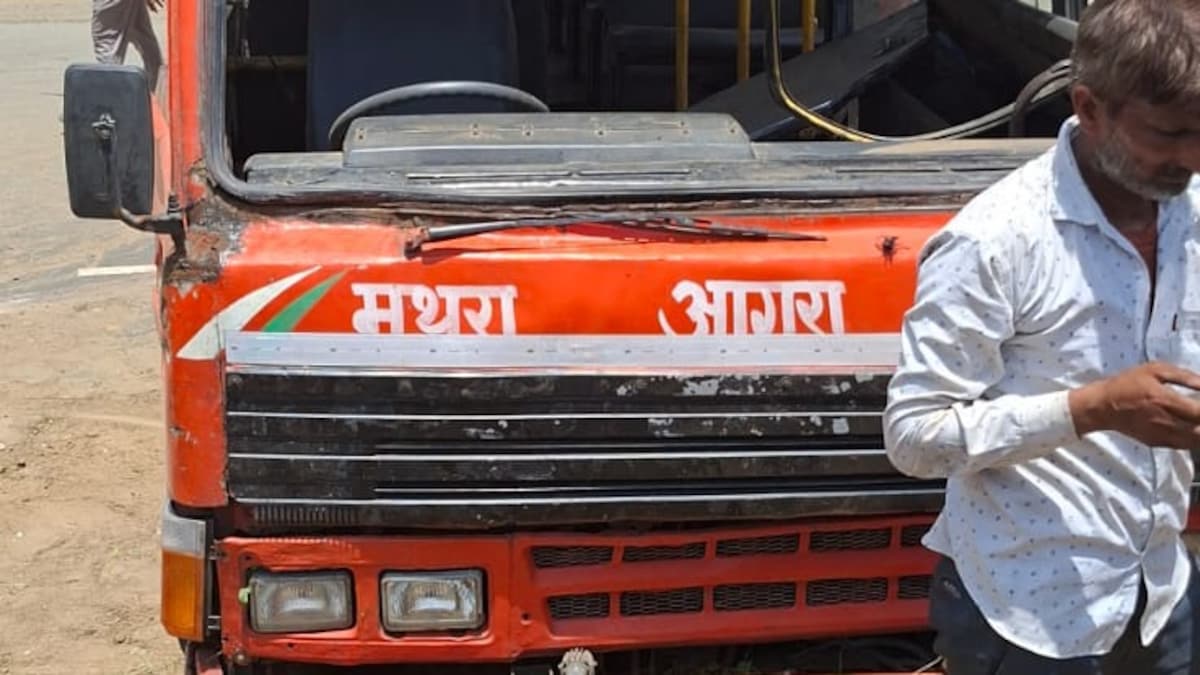Mathura Bus Accident: ओवरटेक के दौरान अनियंत्रित होकर पलटी रोडवेज बस, एक यात्री की मौत, 15 घायल Mathura Roadways Bus Crash