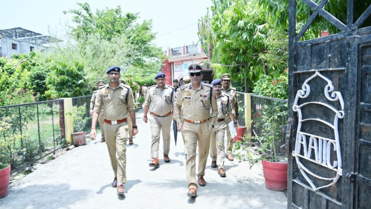 UP Police Bharti Exam 2025: Police Bharti Exam 2025, बाराबंकी में एडीजी प्रवीण कुमार का औचक निरीक्षण, परीक्षा केंद्रों की सुरक्षा व्यवस्था परखी
