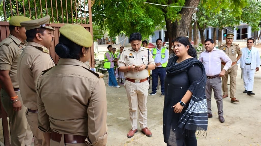 Raebareli Police Recruitment Exam: रायबरेली में सिपाही भर्ती परीक्षा का कड़ा पहरा, पहले दिन 1987 अभ्यर्थी रहे अनुपस्थित