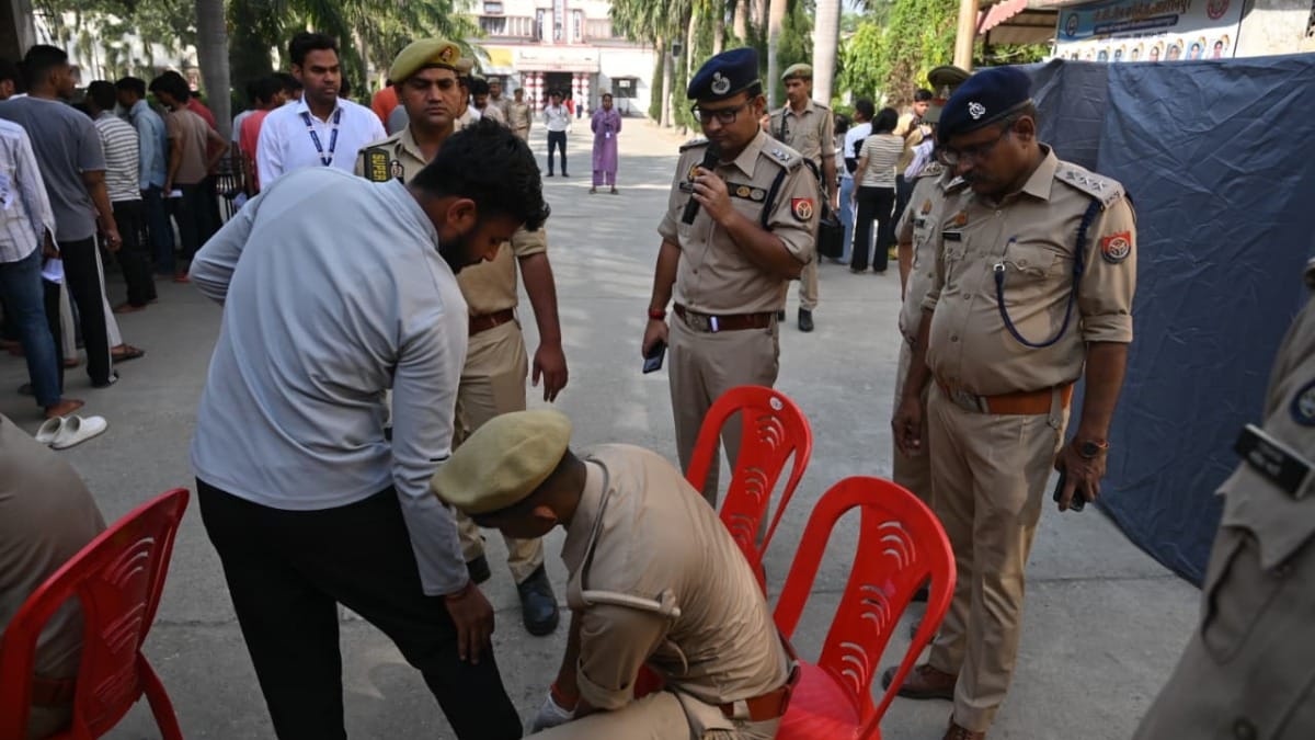UP Police Bharti Exam 2026: उत्तर प्रदेश आरक्षी भर्ती परीक्षा,एसएसपी अभिनंदन का निरीक्षण, सुरक्षा व्यवस्थाओं का लिया जायजा Saharanpur Police Alert